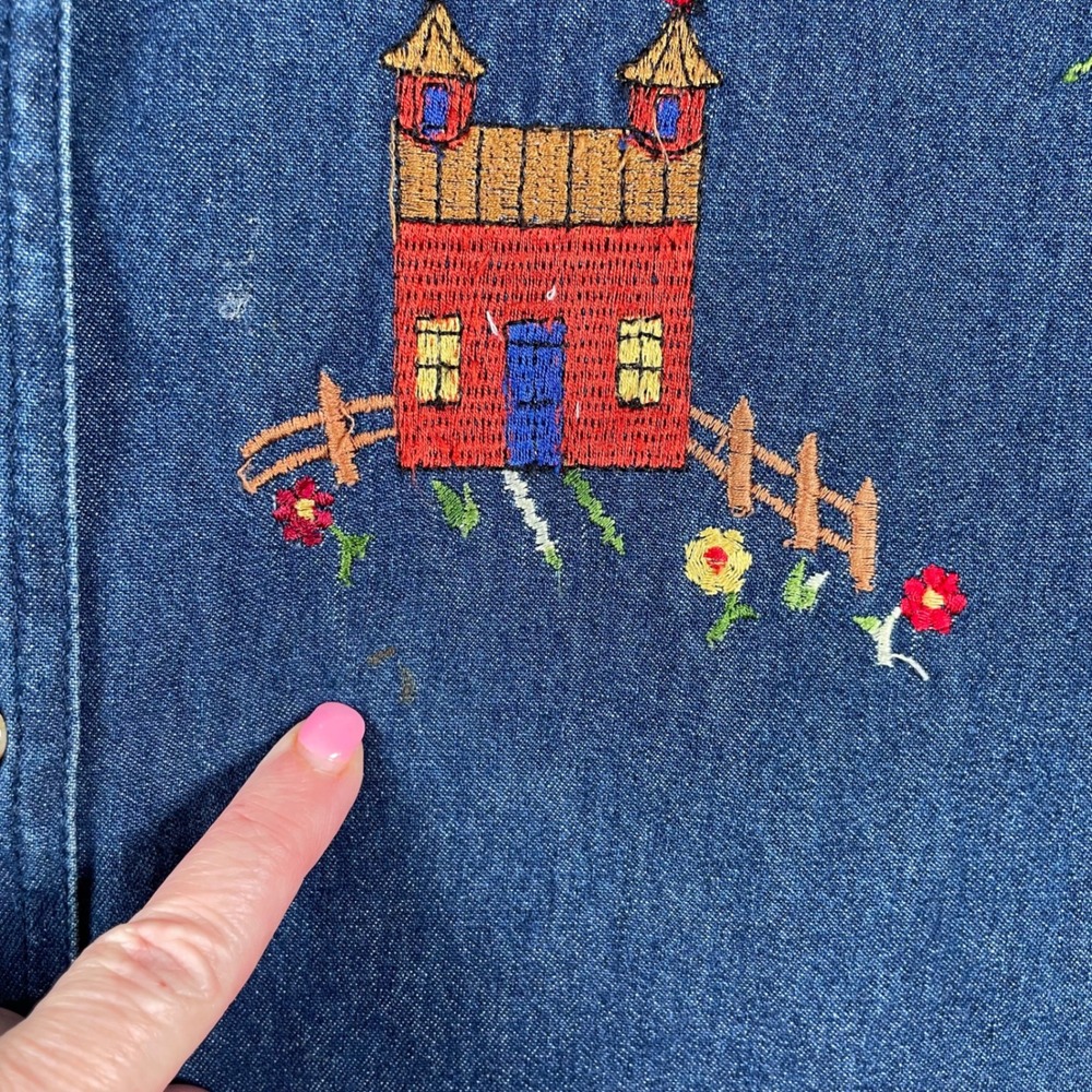 Cabin Creek Denim Shirt‎ L Embroidered Cottagecore Farmcore Button Down Top - Picture 5 of 8